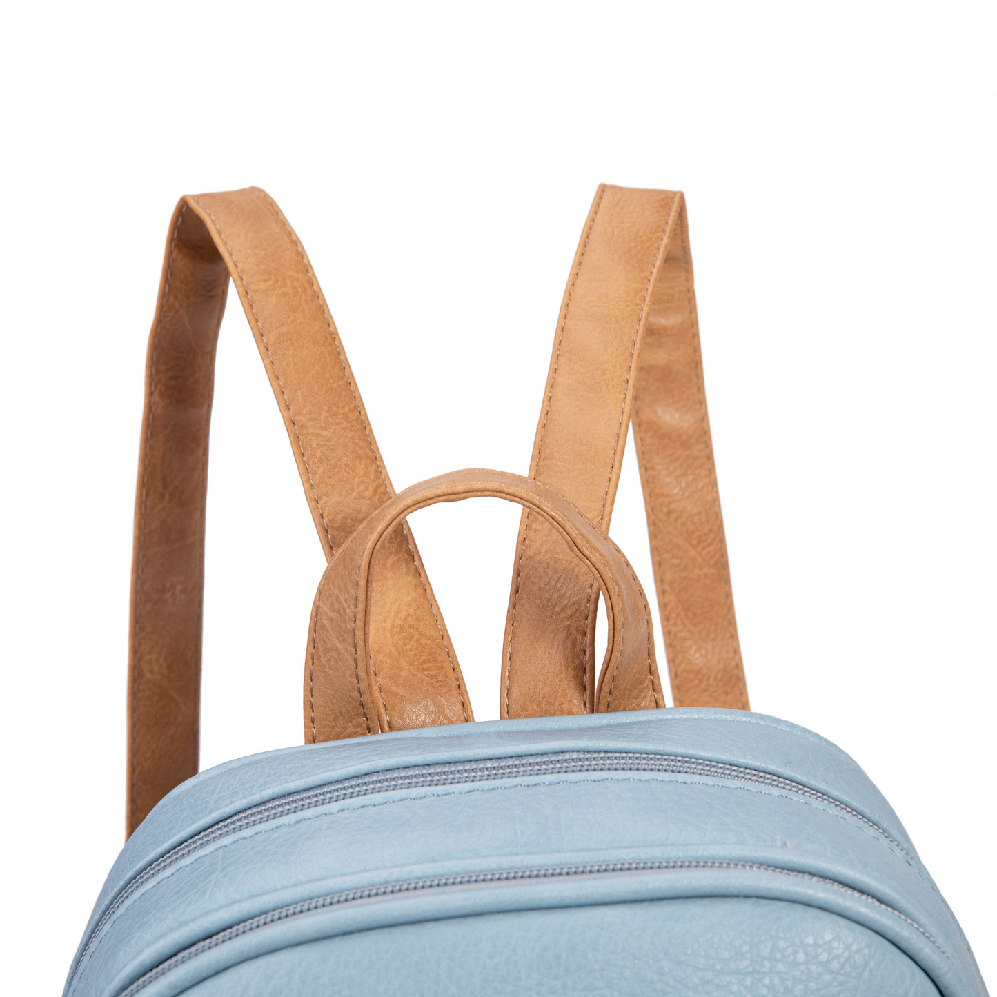 Mochila de polipiel con bolsillos frontales y diseño funcional para uso diario