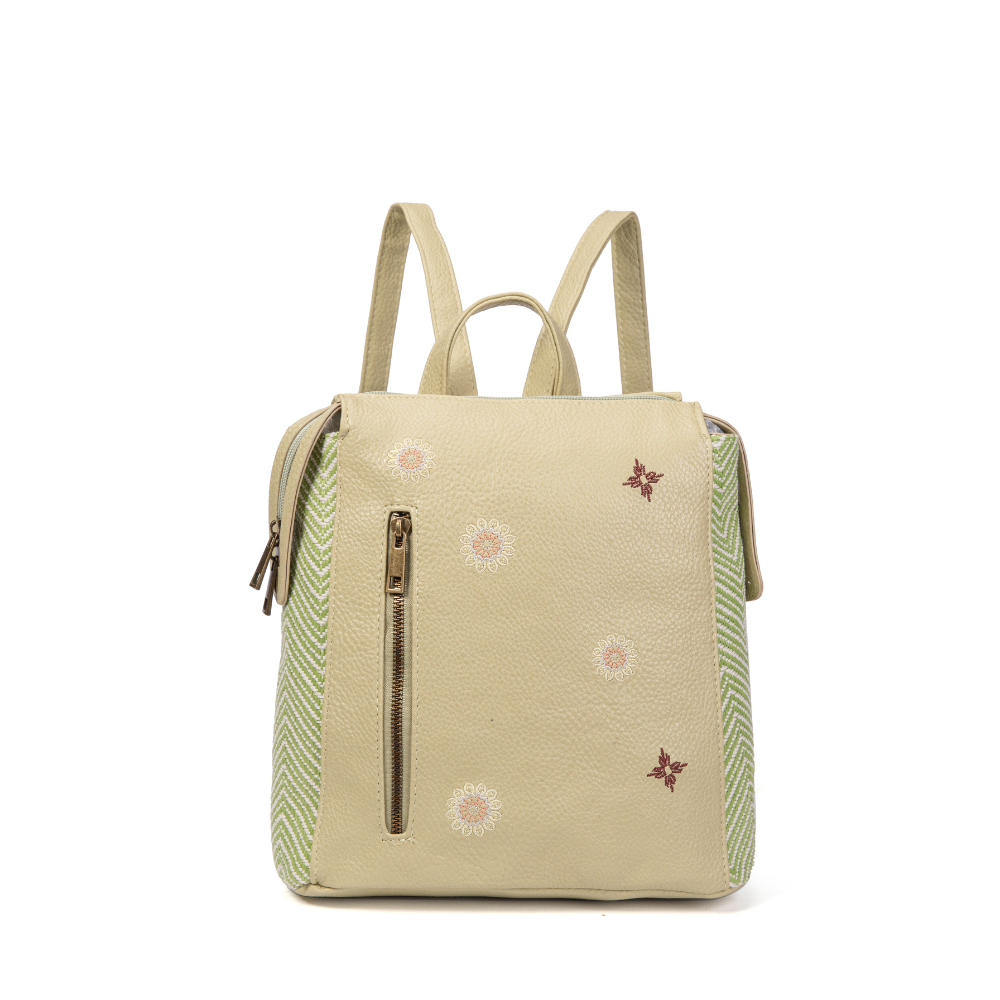 Mochila de Mujer en Polipiel con Detalles Bordados–Sara Bags