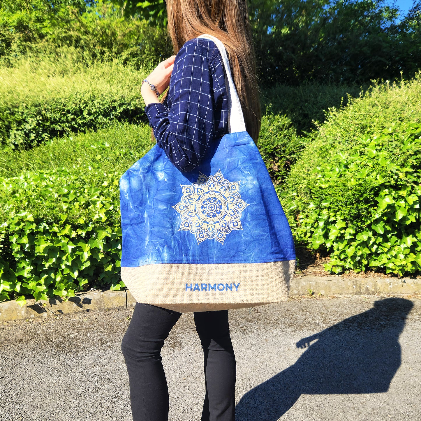 Bolso natural Mandala azul – Yute y algodón 50x42 cm