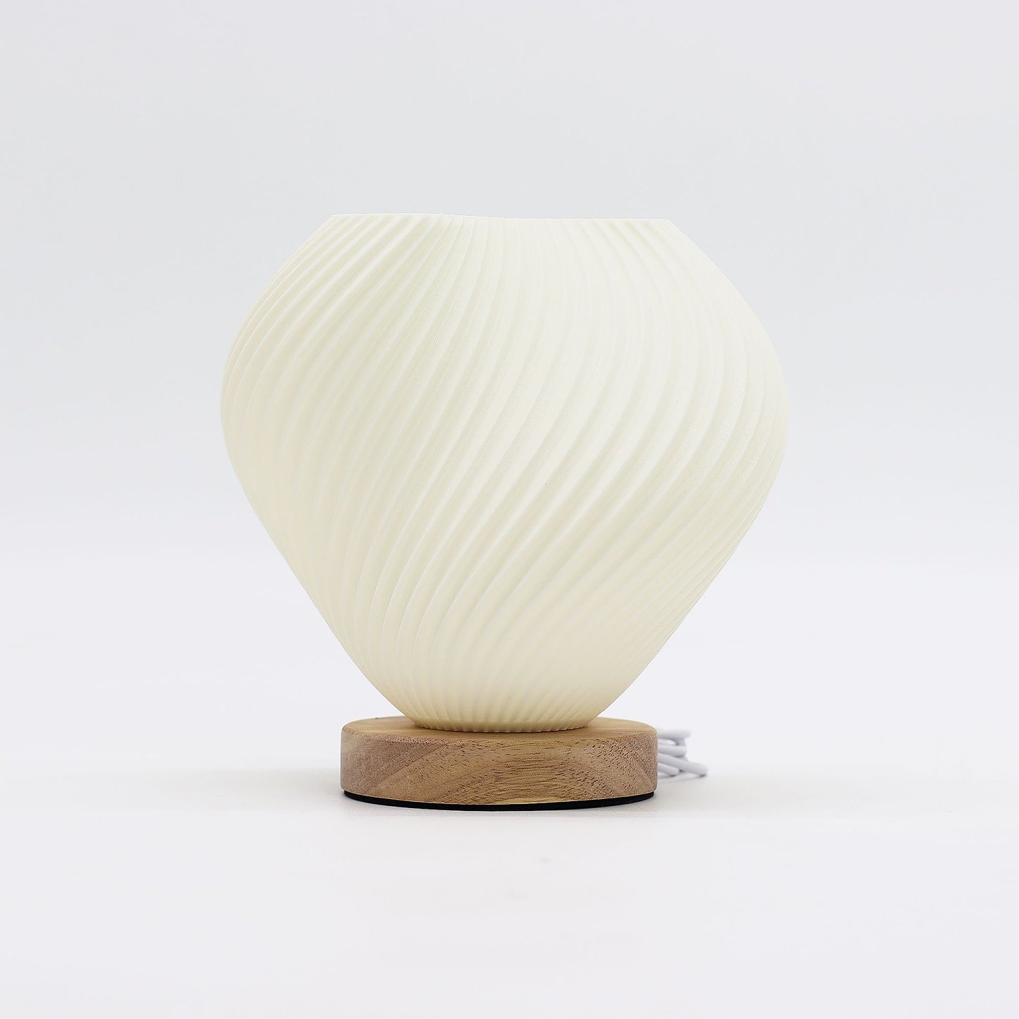 Lámpara de Mesa Estilo Onda con Base de Madera – Luz LED Regulable USB