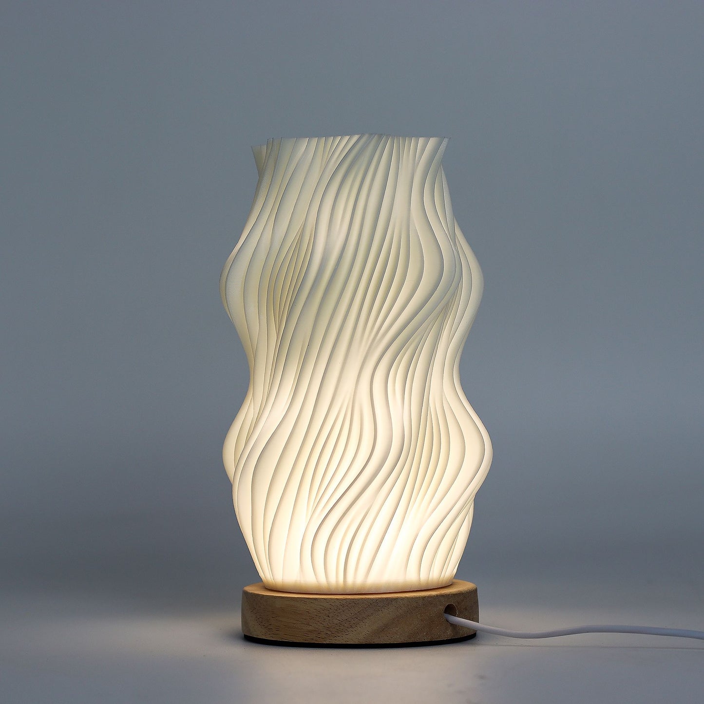 Lámpara de Mesa Onda Estrella – Luz LED Regulable USB con Base de Madera