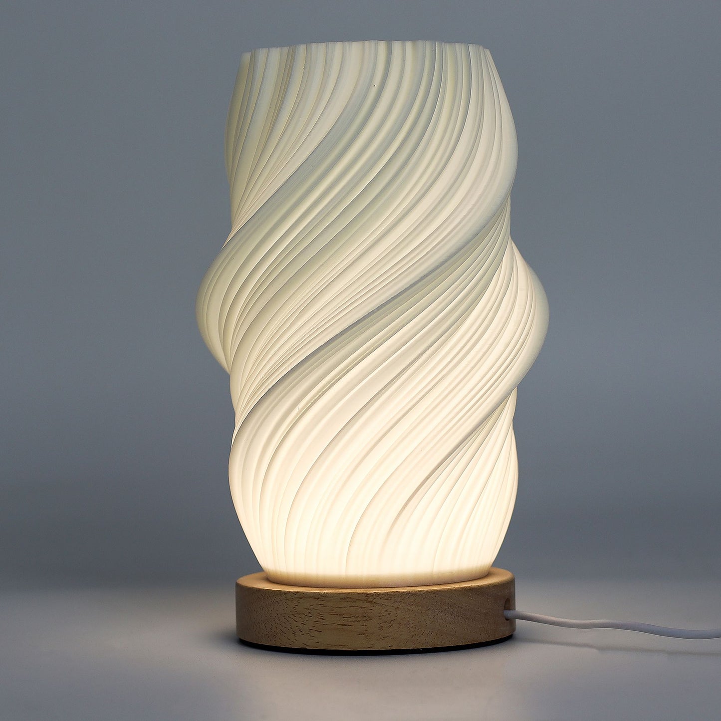 Lámpara de Mesa Nube Espiral – Luz LED Regulable USB con Base de Mader