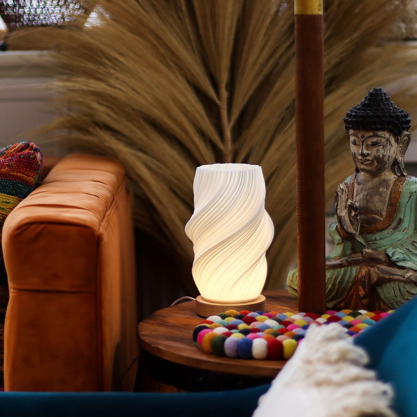 Lámpara de Mesa Nube Espiral – Luz LED Regulable USB con Base de Mader