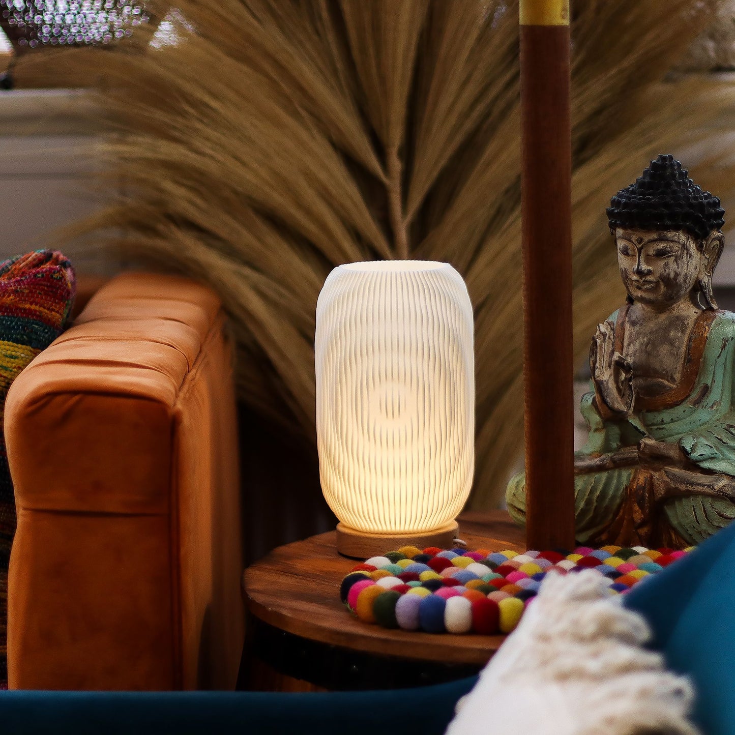 Lámpara de Mesa Onda Moderna – Luz LED Regulable USB con Base de Madera