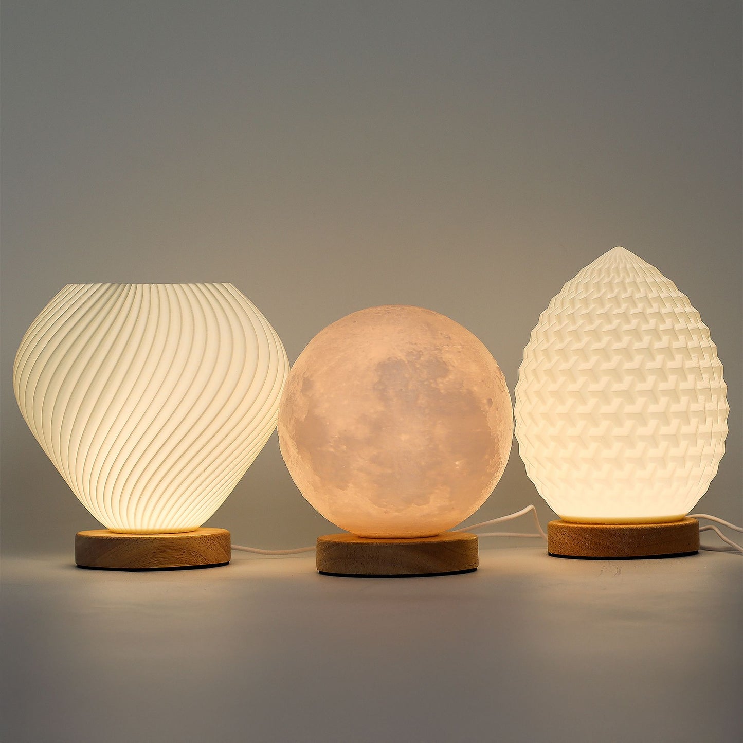 Lámpara de Mesa Luna – Luz LED Regulable USB con Base de Madera
