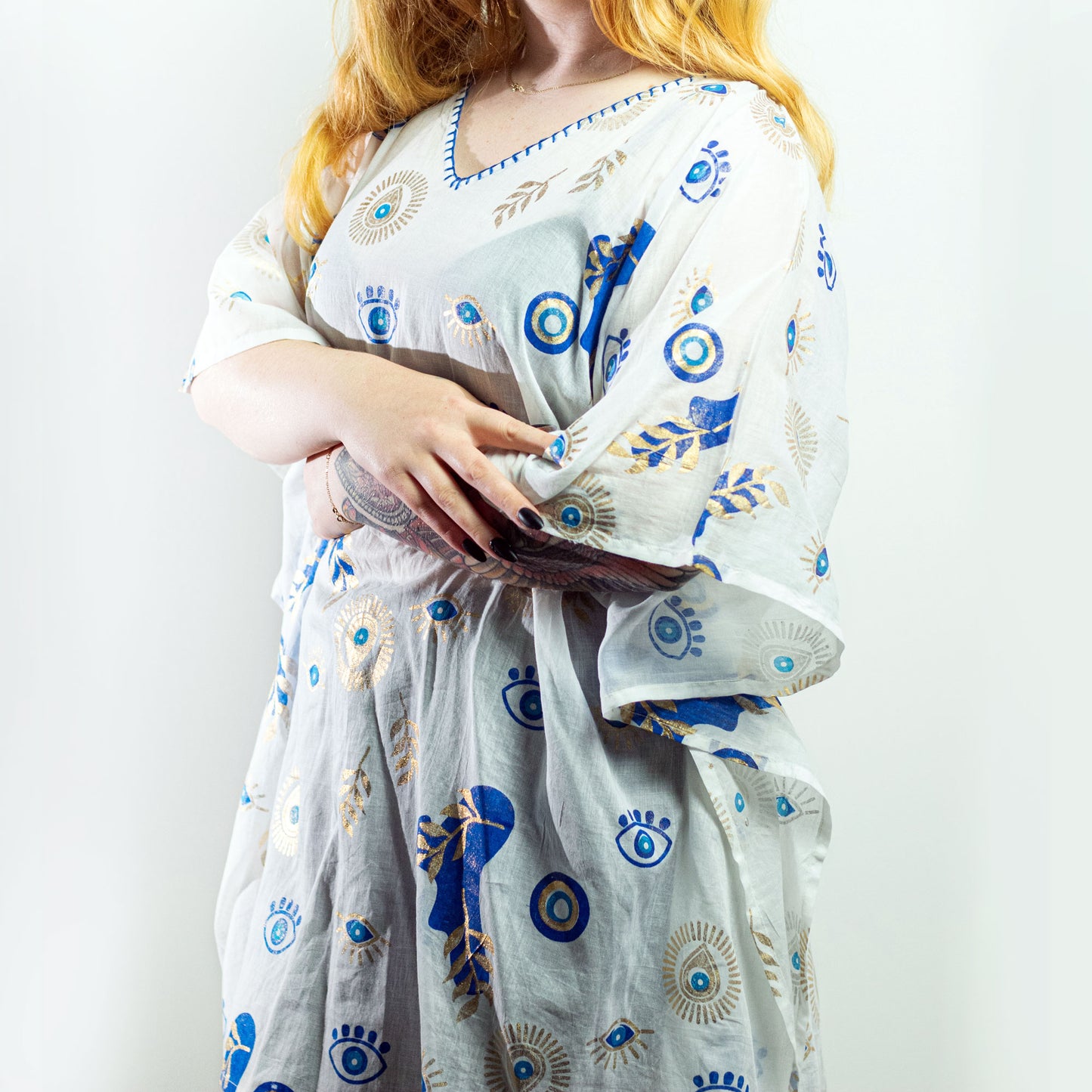 Kaftán de Algodón con Ojo Turco – Blanco, Azul y Dorado | Nomad Sari