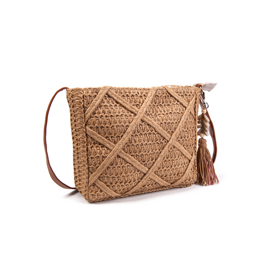 Bolso de rafia natural con borlas de conchas y correa larga ajustable
