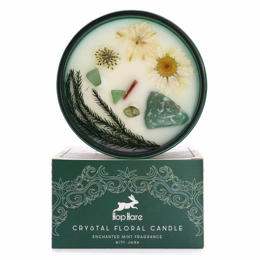 Imagen de una vela artesana con flores naturales, olor menta y piedra natural jade