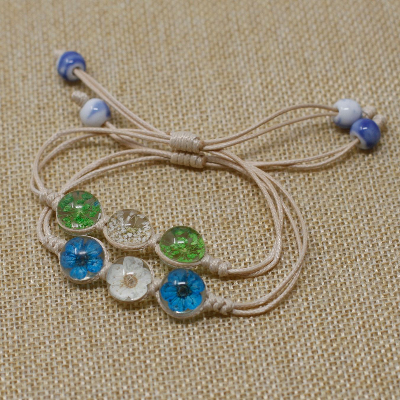 4 Pulsera de tres flores prensadas