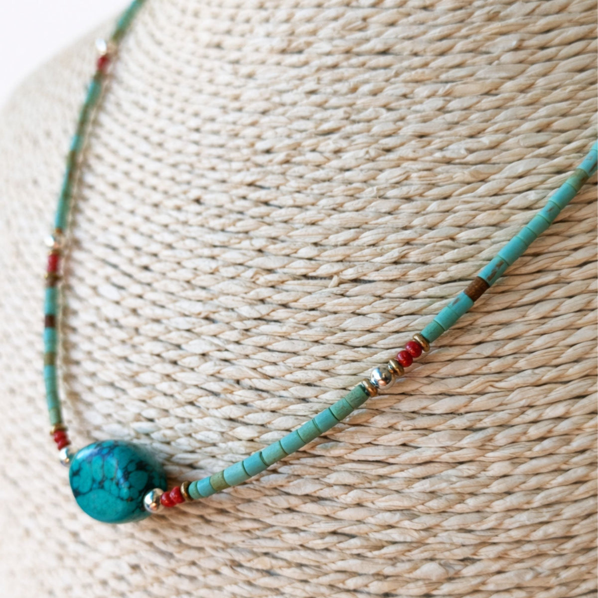 Collar nepalí de turquesa y piedra natural