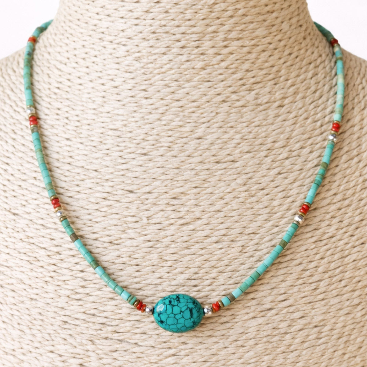 Collar nepalí de turquesa y piedra natural