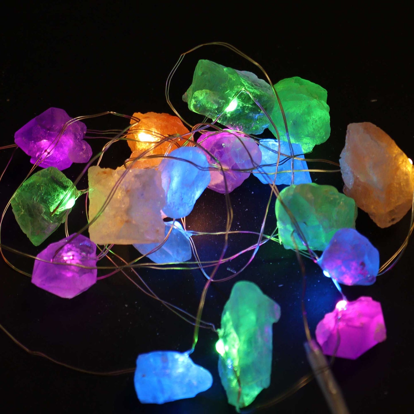 Luces Encantadas con Piedras Naturales – Decoración con Energía y Color