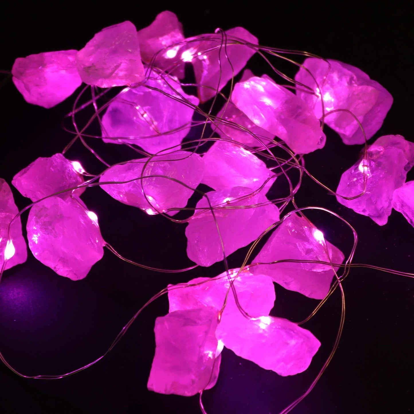 Luces Encantadas con Piedras de Cuarzo Rosa – Decoración Suave y Natural