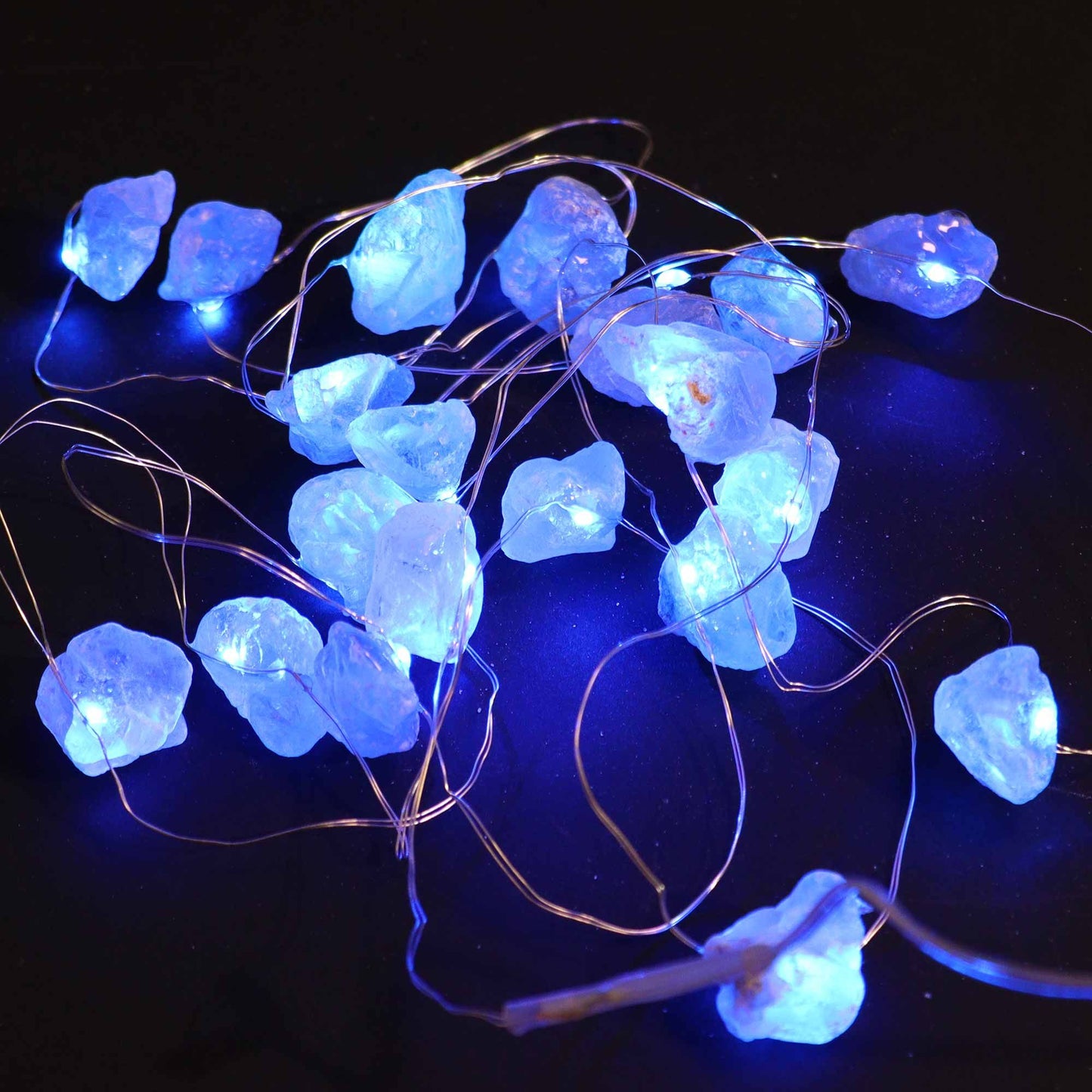 Luces Encantadas con Piedras Celestitas – Decoración Calmante y Equilibrante