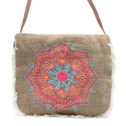 Bolso de Yute con Bordado Mandala – Estilo Artesanal
