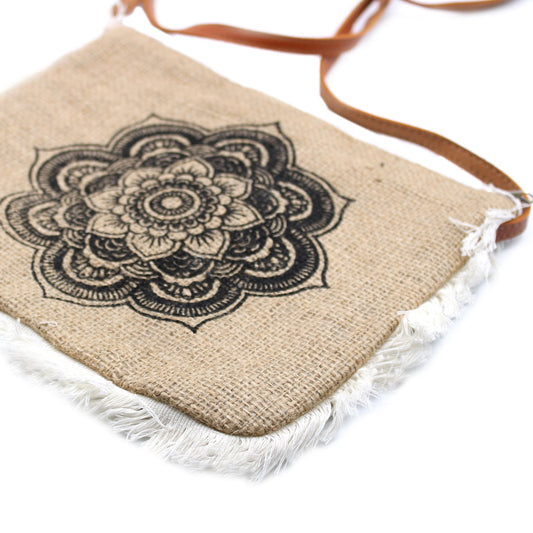 Bolso de Yute con Bordado de Verano – Diseño Artesanal
